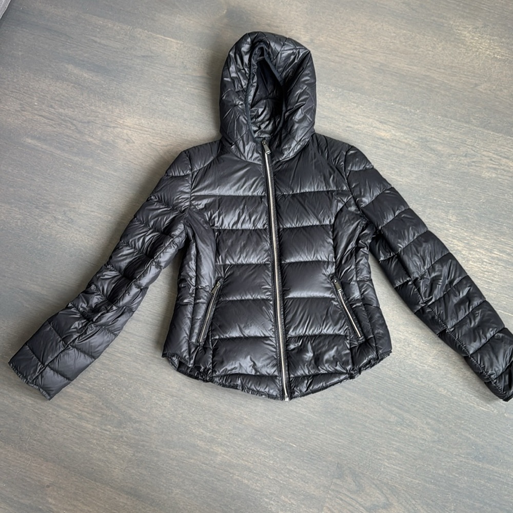 Aqua Shiny Metallic Black Quilted Lightweight Puffer Jacket. Size M